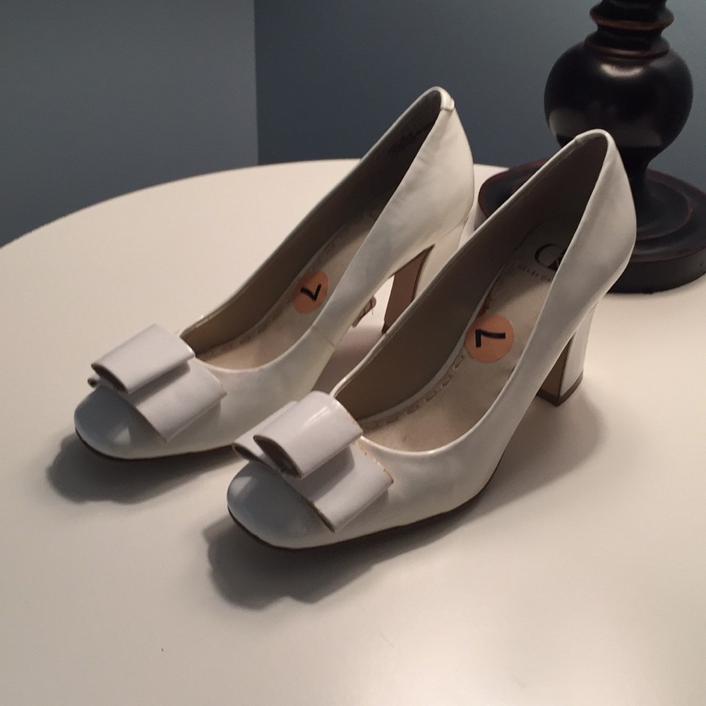 Size 7 White Kelsi Dagger heels